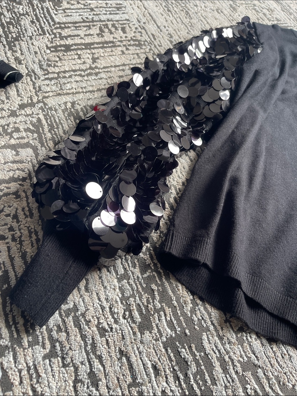 Sioni Black Knit Top with Sequin Balloon Sleeves - Picture 2 of 4